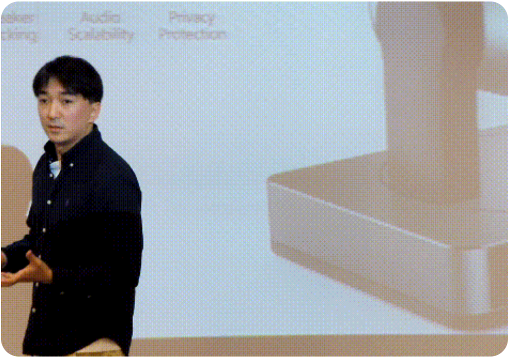 Yealink UVC86 hỗ trợ tính năng presenter tracking