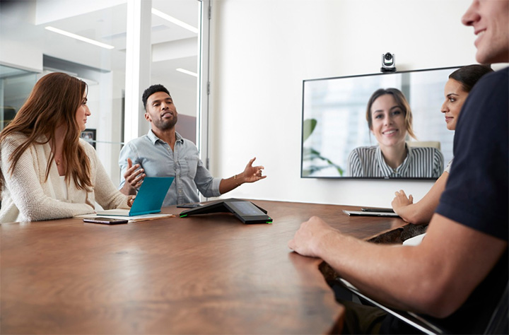 Poly EagleEye IV USB với khả năng zoom lên đến 12x