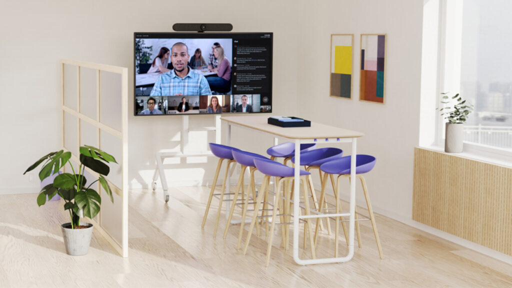 Logitech Rally Bar Mini sở hữu Camera AI 4K thông minh giúp mọi người luôn xuất hiện rõ nét