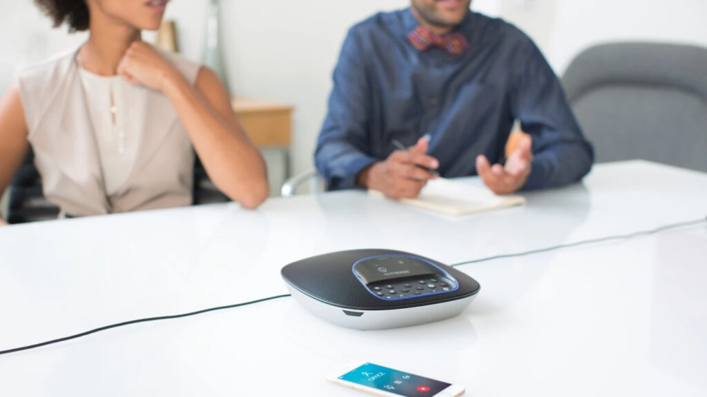 Kết nối USB Plug & Play đơn giản với giải pháp Logitech Group + 2 Mic mở rộng